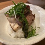 ジャパニーズ ラーメン 五感 - 炭火おにくごはん 500円