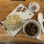 Ramen Kane Katsu - つけ麺全体