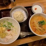 おかゆと麺のお店　粥餐庁 - おかゆと麺のハーフ＆ハーフ