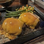 Gorudorasshu - ▪️ダブルチーズハンバーグ(200g)¥1.490 
                      　※ご飯、ソフトドリンク1杯付
                      　※マスタードや胡椒などの調味料は
                      　　　ドリンクコーナーにあります。
                      　※現金払いのみ