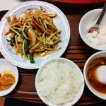 横濱中華街 東光飯店 - 細切り豚肉とピーマンの炒め