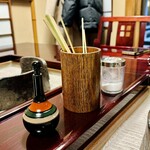 うかい鳥山 - 卓上調味料。七味とお塩
      2024年2月22日