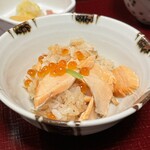 うかい鳥山 - はらこ飯。半分量を取り分けていただきました。
      2024年2月22日