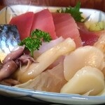 柚圭 - ランチメニュー梅　刺身盛り合わせ。