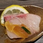 四川飯店 - カンパチ。