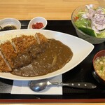 篭の鳥 - 豚のカツカレー定食（辛口）で大盛1,100円