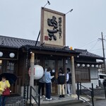 飛騨牛一頭買い 肉式 - オープン前から雨の中、並んでました。