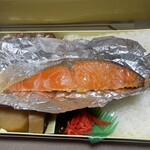 蒲田鳥久 本店 - 鮭弁当