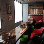 お好み焼 ゆかり - 窓際の席