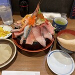 海鮮･寿司処 大漁 - デカ盛り原価丼　小　(1,500円税込) 