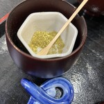Unagino Harakawa - 鰻の箸置き　　山椒の粗挽き…かなり美味しい自家製