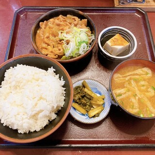 ドライブイン 国界 - 料理写真:もつ煮定食1130円税込