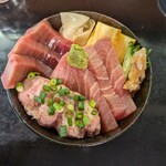 うおなみ - マグロづくし丼（1050円）