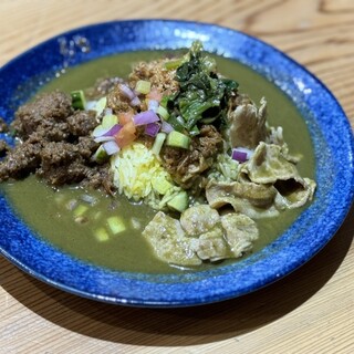 ジャパニーズ スパイス カリー ワッカ - 料理写真:出汁グリーンカレー＆無水チキン(並)[1,200円] + 感動ラムキーマ[300円]2