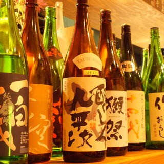 The sake master owner carefully selects mainly local sake from Kyoto! !