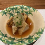 曙橋 かず - ショートコース７７００円。鮎魚女と海老芋の揚げ出し。こちらも丁寧に下拵えした鮎魚女です。美味しかった〜