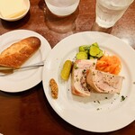 ルラション - パンも熱々で提供されます