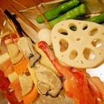 Tori No Su - 玉ねぎ、レンコン、青唐、牡蠣、ホタテ・・・定番から旬の物まで色んな串カツいただけます！！
