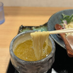 横浜淡麗らぁ麺 川上 - 昆布水をまとった麺と合わせると絶妙なバランス