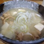 とん八 - もつ煮込み 380円(税込)(2024年２月14日撮影)