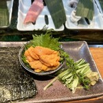 Tsukiji Sushidai - ウニ刺し