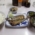 ワセダ菜館 - サンマ塩焼き定食