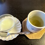 江戸芝鮨 - こぶ茶とデザート