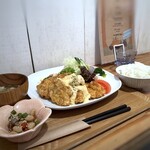Capriccio Shokudo - I enjoyed Chicken Nanban (JPY 890, Tax Included), served with a small side dish, pickles, rice, and miso soup.