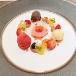 236135949 - 彩とりどりフルーツのタルト仕立て
