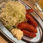 Saketo Sakanato Meshi Hamaichi Momme - 赤ウインナー焼き