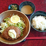 美味しんぼ - ハンバーグ定食の全体図