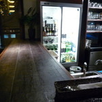 ジーキッチン - カウンター席の一部