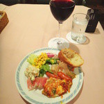Maruko Poro - 赤ワインと前菜のビュッフェ
