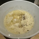 麦処 八と丁 - 濃厚牡蠣クリーミーつけ汁