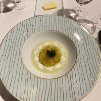 シェ・イノ - ズワイガニとアボカドのソース