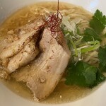 麺劇場 玄瑛 - 海老薫醤油ラーメン