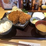 とんかつ馬車道さくら 本店 - 冬季限定とんかつとカキフライ定食にメンチかつ追加