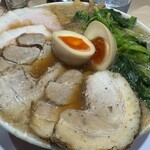 ラーメンみなみ - 味玉背脂中華+ぐるぐる豚バラチャーシュー+ほうれん草