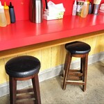 ラーメン二郎 - カウンター席②