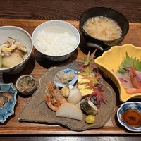 日々魚数寄 東木 - [左から時計廻りで]炊物,釜炊き御飯,なめこ味噌汁,造り,八寸,ちりめん山椒,鯖へしこ