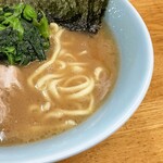 Ooharaya - 豚骨感も醤油感も強めのスープ。
