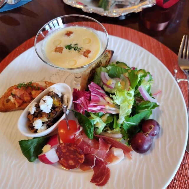 Roast &amp; Salon Cafe Crete Island photo 3