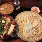 麺処まると - 二色（肉汁＆カレー汁）うどん（中）　950円