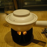 スーツァン・レストラン陳 - 陳建一の麻婆豆腐を入れた土鍋です。