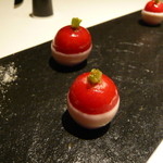 ライラ - １．アミューズ①ラディッシュ（上半分オリーブオイル・下半分バター）2014.1.1x