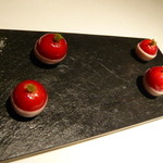 ライラ - １．アミューズ①ラディッシュ（上半分オリーブオイル・下半分バター）2014.1.1x