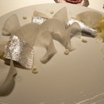 ライラ - ．前菜②鰯（柑橘類で〆て燻った鰯のプラチナ箔コーティング）2014.1.1x