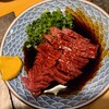 炭火焼 ゆうじ - 艶々のハツ刺。甘めの醤油ダレでいただきます