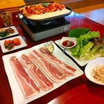 韓国家庭料理　イプニ - サムギョプサル