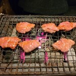 Sumibiyaki Yuuji - 好物のフワ。スポンジのような食感で、シンプルに塩とレモンでいただきます。毎回頼んでいます